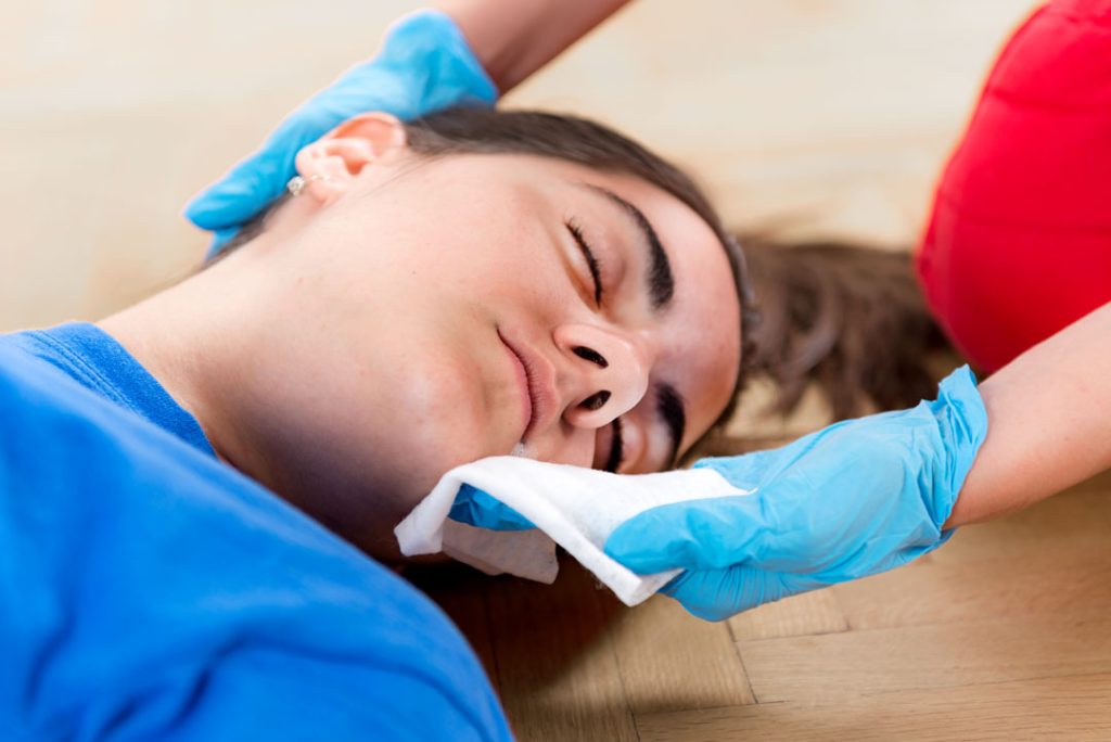 کمک های اولیه مسمومیت دارو و غذایی